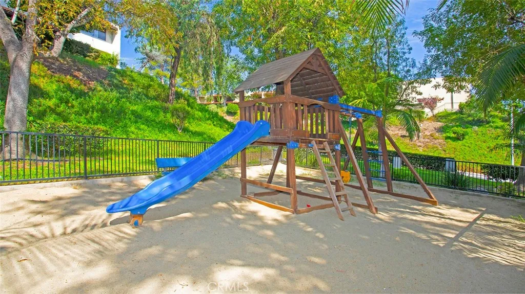 7901 Via Stefano, Burbank, California 91504 home-pic-53